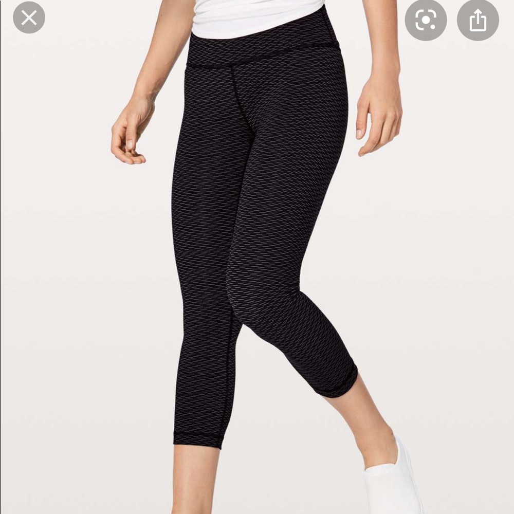Lululemon Wunder Under Black Crop High Rise size 2